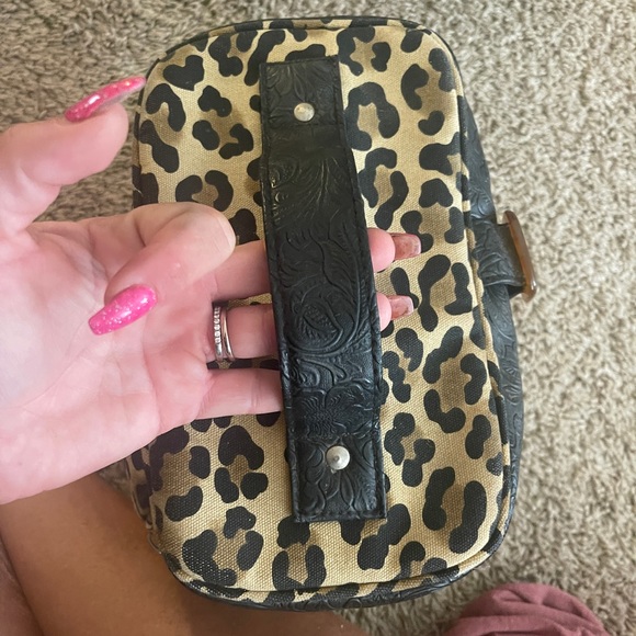 Isabella’s Journey Leopard Print Makeup Cosmetic Zip Up Toiletry Bag - Picture 2 of 7